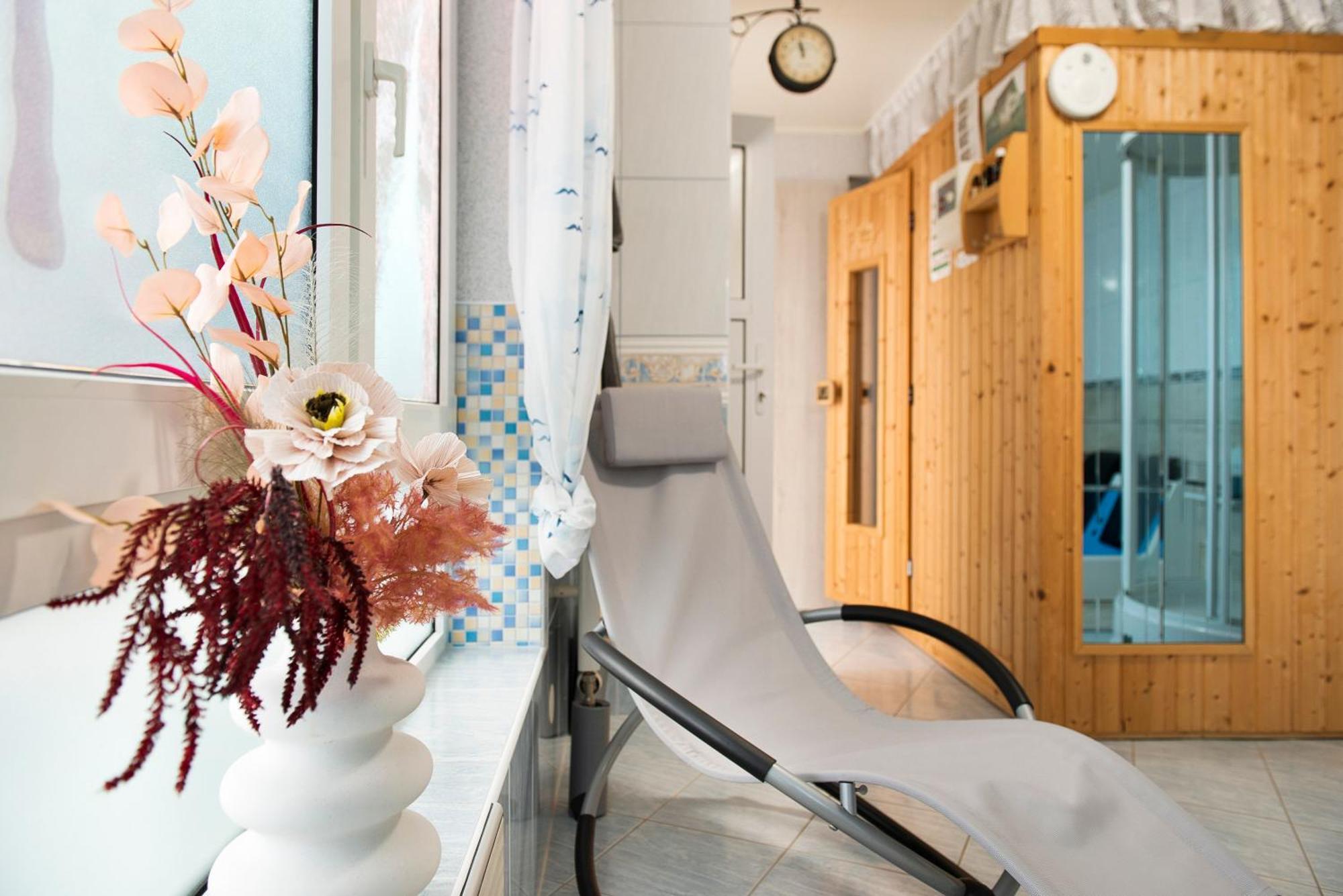 Spawo Mit Sauna Und Whirpool Pfullendorf Bagian luar foto